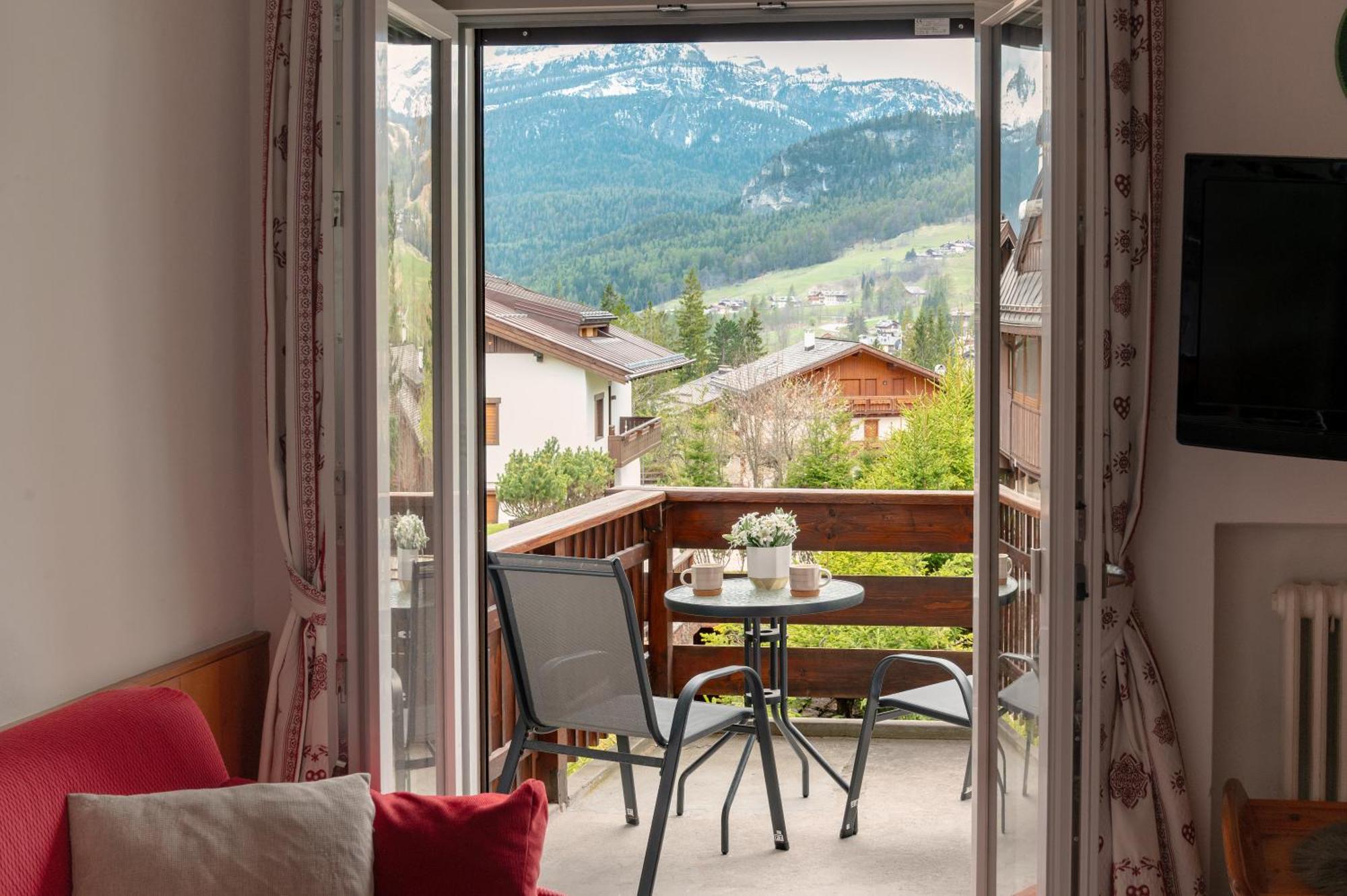 Cortina-House Apartman Cortina dʼAmpezzo Kültér fotó