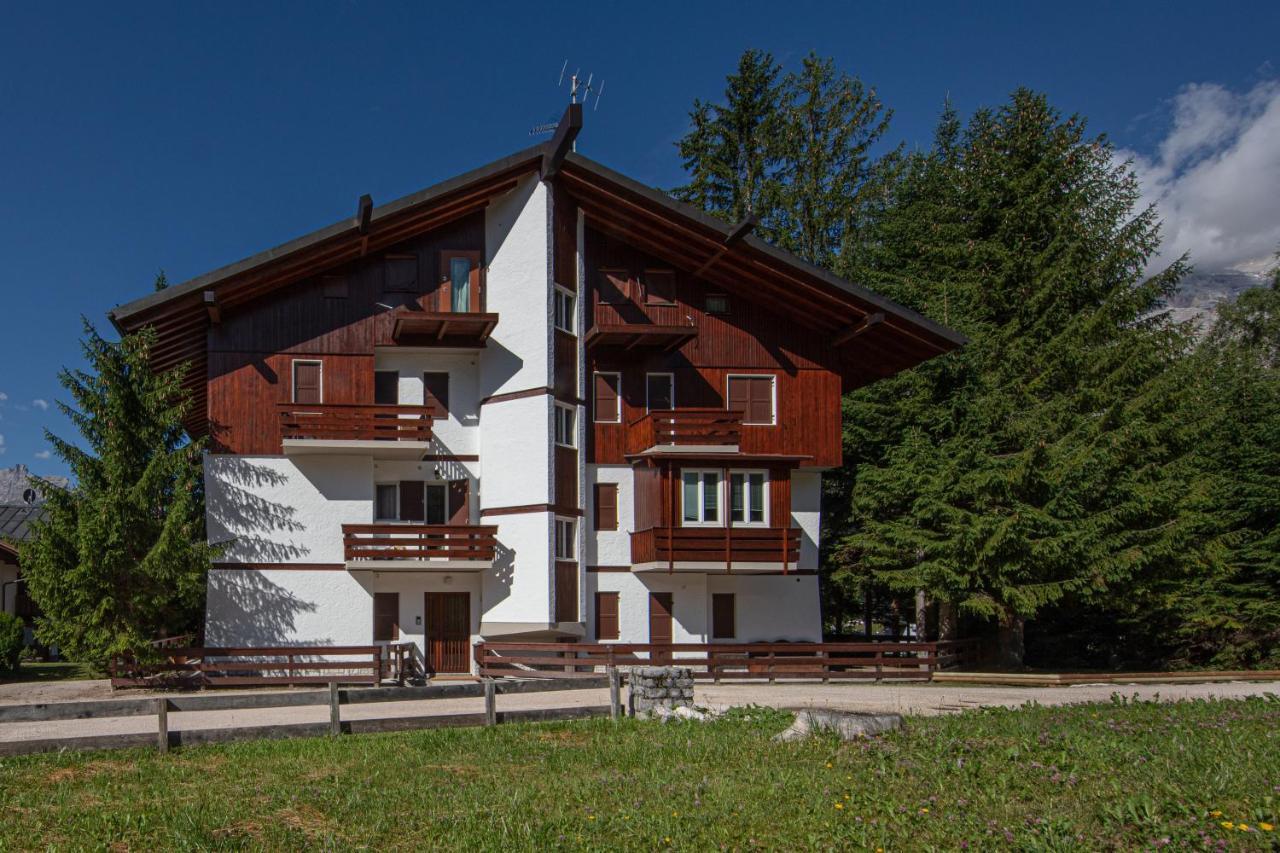 Cortina-House Apartman Cortina dʼAmpezzo Kültér fotó