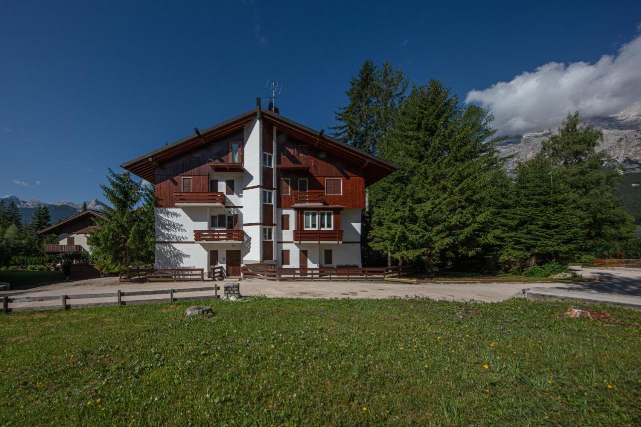 Cortina-House Apartman Cortina dʼAmpezzo Kültér fotó