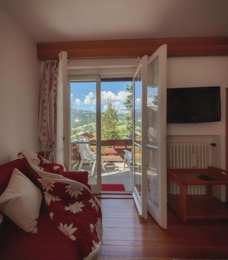 Cortina-House Apartman Cortina dʼAmpezzo Kültér fotó